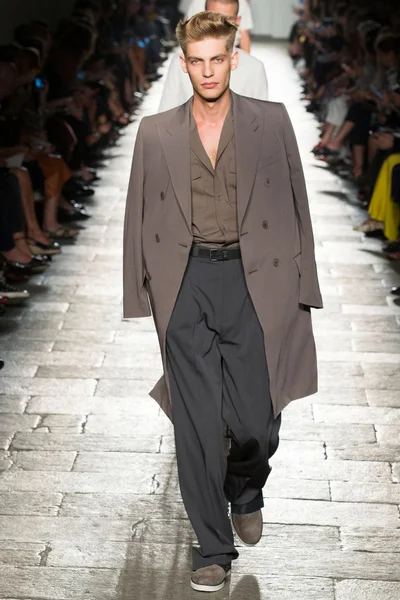 Look 48